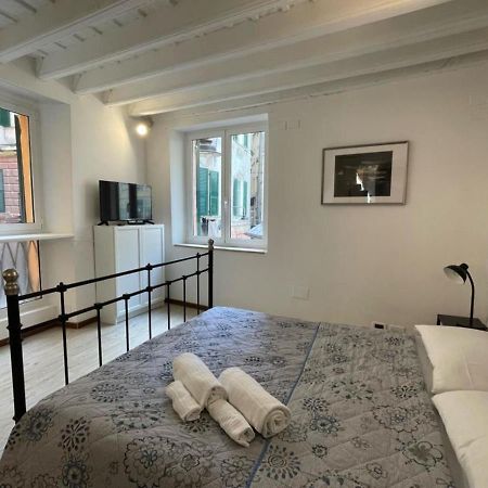 Travi E Grigio Studio Maddalena - Genovainrelax Apartman Kültér fotó