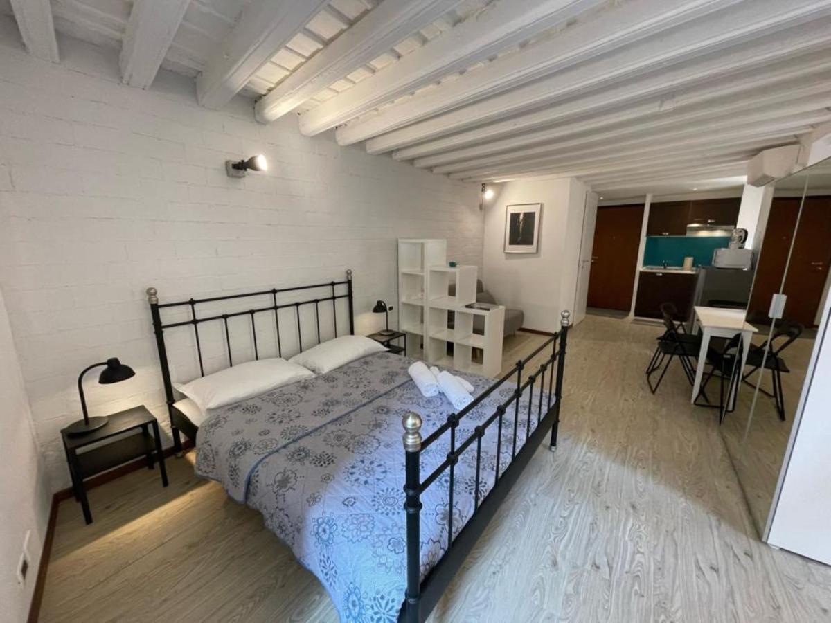 Travi E Grigio Studio Maddalena - Genovainrelax Apartman Kültér fotó